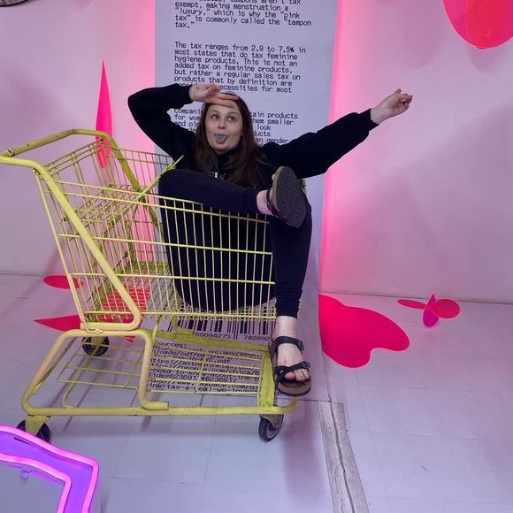 Meet your Posher, Jen - Picture 1 of 5